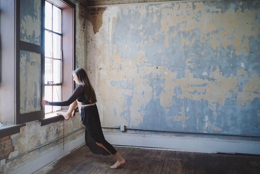 Stretching it out before doing a few dance moves, and how crazy awesome is this room!