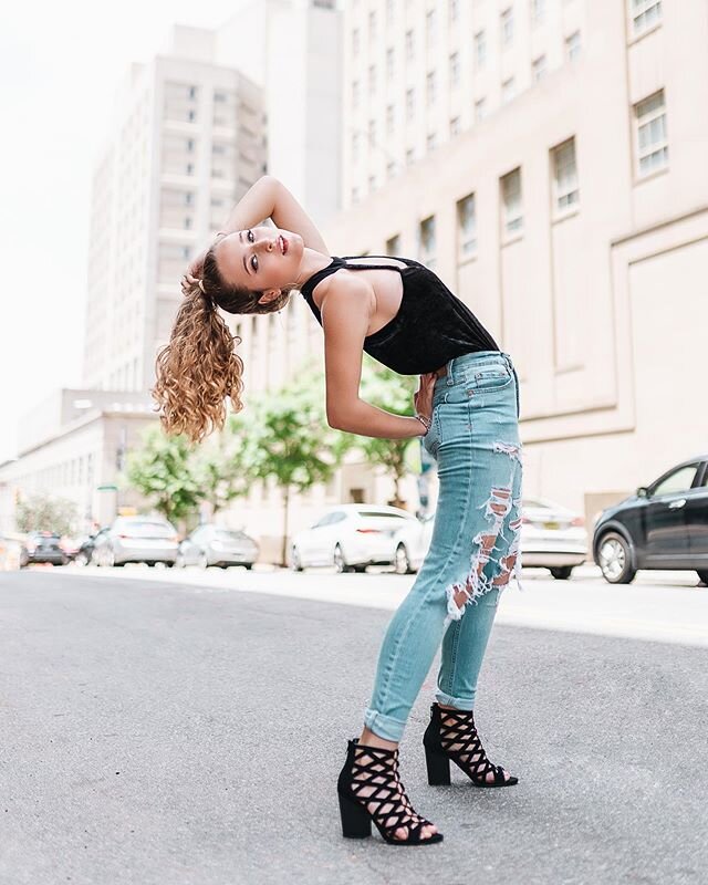 I can almost see the weekend from here. ✨✨Loved exploring #raleighnc with @emma.grace09 and making these creative #seniorportraits 